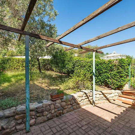 Villino Iris 8 Golf Is Molas