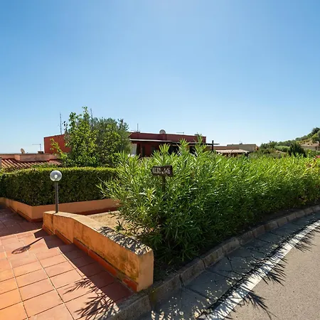 Villino Iris 8 Golf * Is Molas