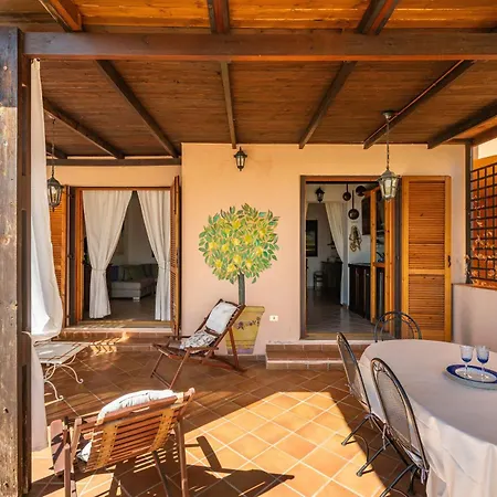 Villino Iris 8 Golf Is Molas